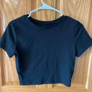 Black short sleeve crop top